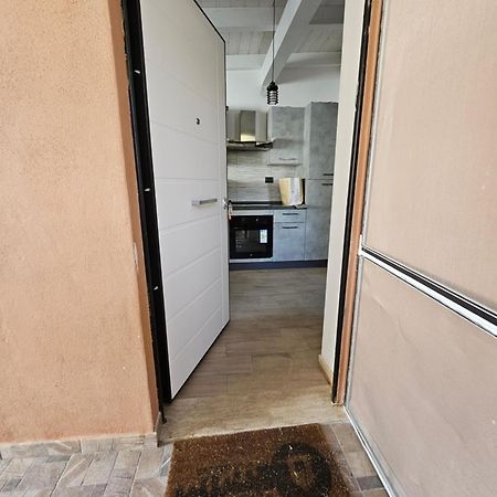 Casa Vacanze Dragona 15 Min Fco 10 Min Ostia Acilia Esterno foto